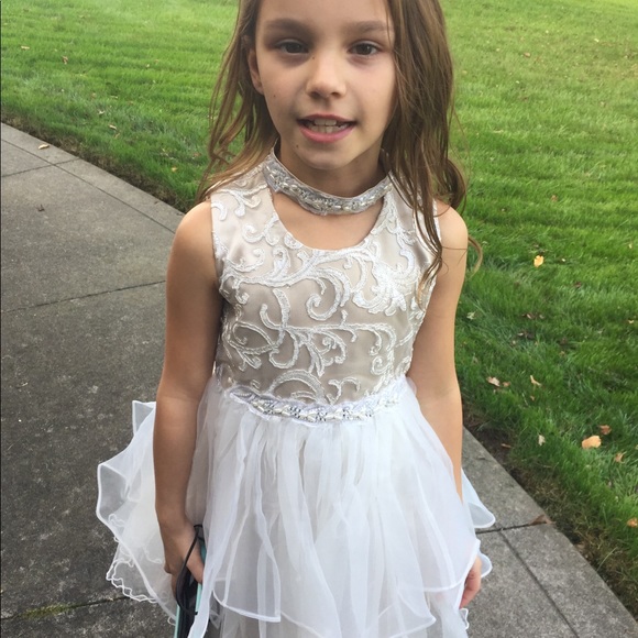 Beautiful Girls off white/cream size 5 dress - Picture 3 of 7